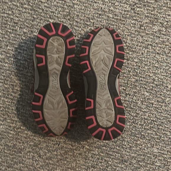 Fila Women Sneaker Size 12 Like New - Picture 4 of 4